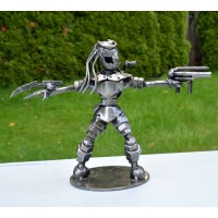 Predator with spears and gun sculpture : scrap metal model