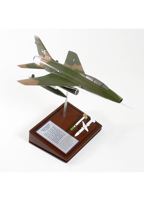 Lockheed F-100F SUPER SABRE Model Scale:1/46